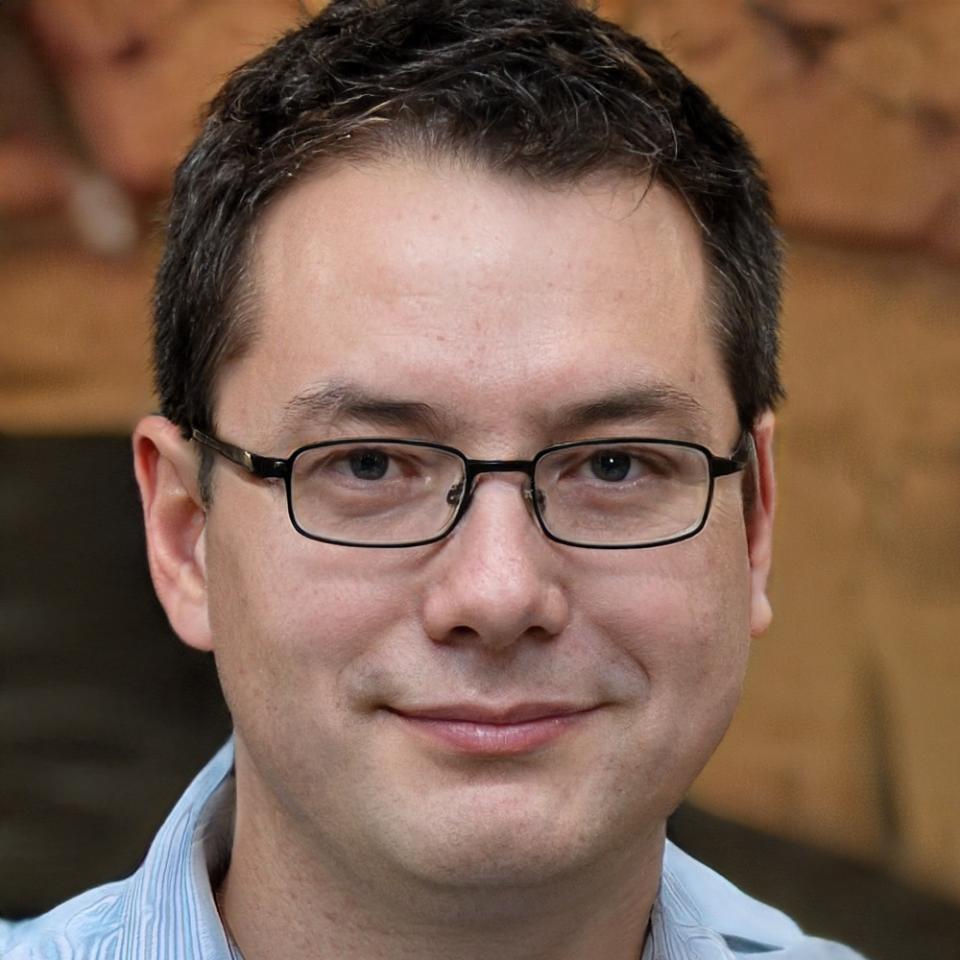 Instructor del curso de economía personal